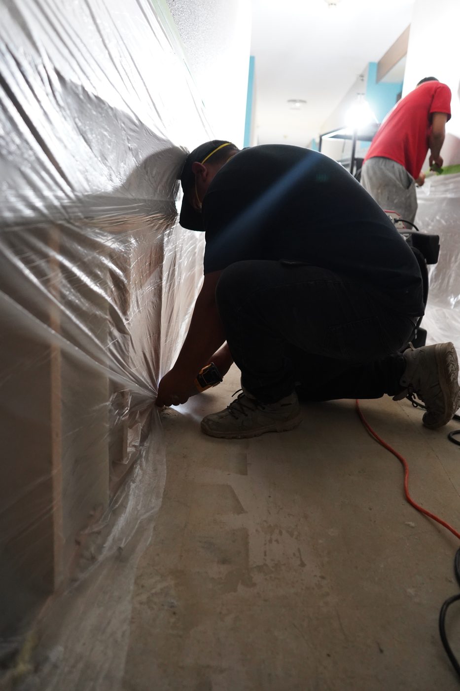 Air scrubber running in mold containment zone
